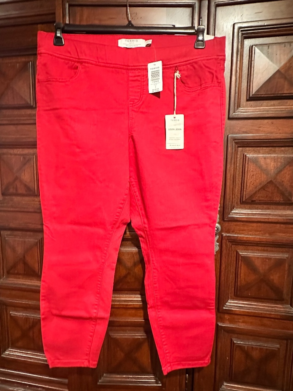 NEW WITH TAGS! TORRID DENIM Size 2S LEAN JEANS Cherry RED Stretchy *small flaw*